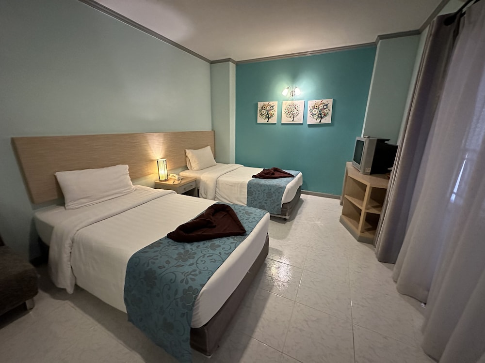 Standard Twin Room, 2 Twin Beds - Photo 1