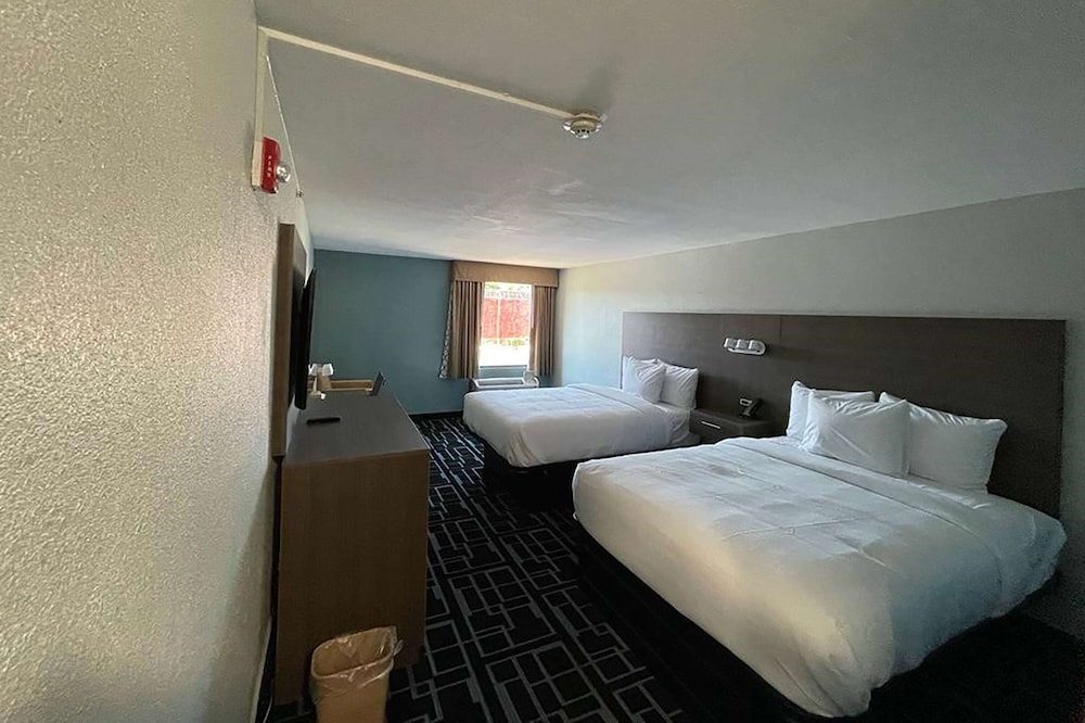 Room, 2 Queen Beds, Accessible, Non Smoking (Mobility, Bathtub w/Grab Bars)