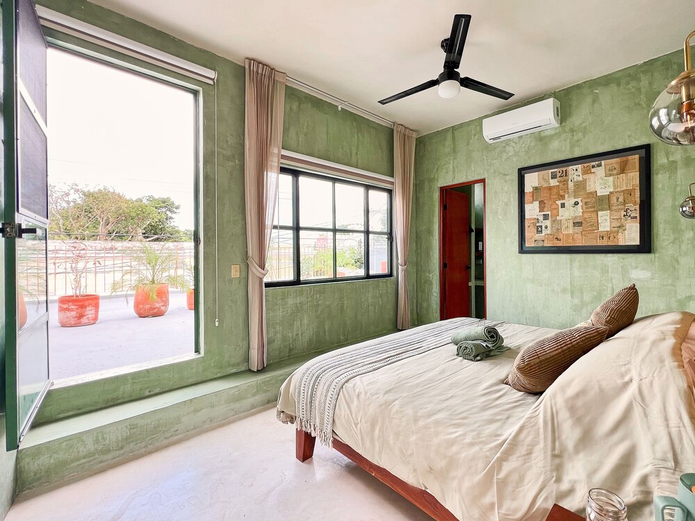 Double Room, 1 King Bed, City View photo 2