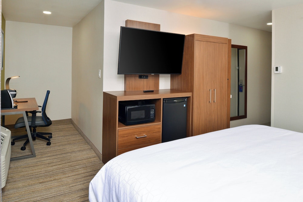 Standard Room, 1 King Bed, Accessible (Extra Floor Space) - Photo 2