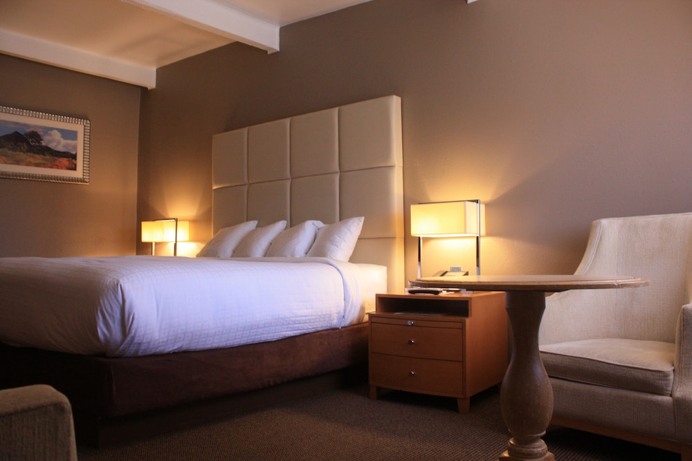 Room, 1 King Bed, River View, Ground Floor photo 1