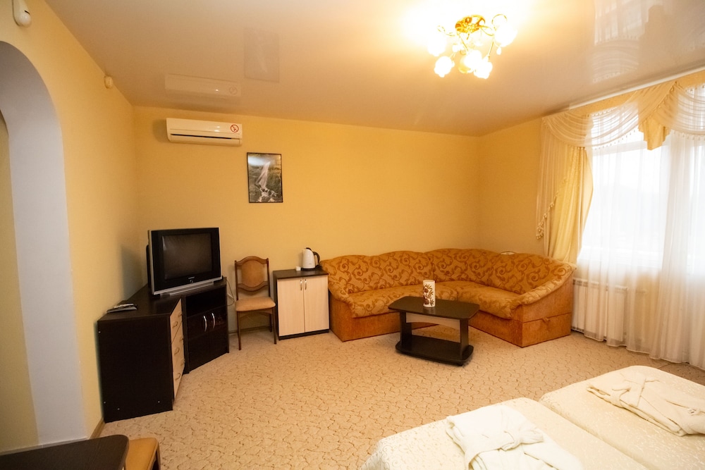Comfort Room, Multiple Beds, Non Smoking, Mountain View photo 1