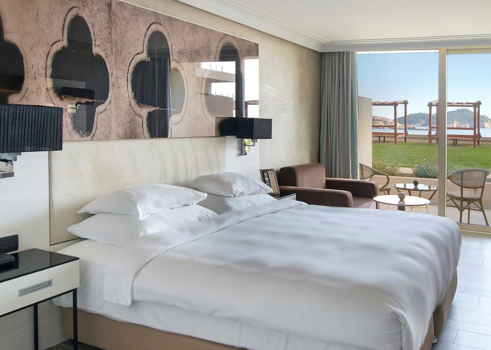 Superior Room, 1 King Bed, Garden View