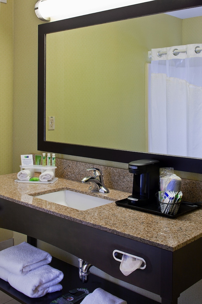Suite, Multiple Beds - Photo 9