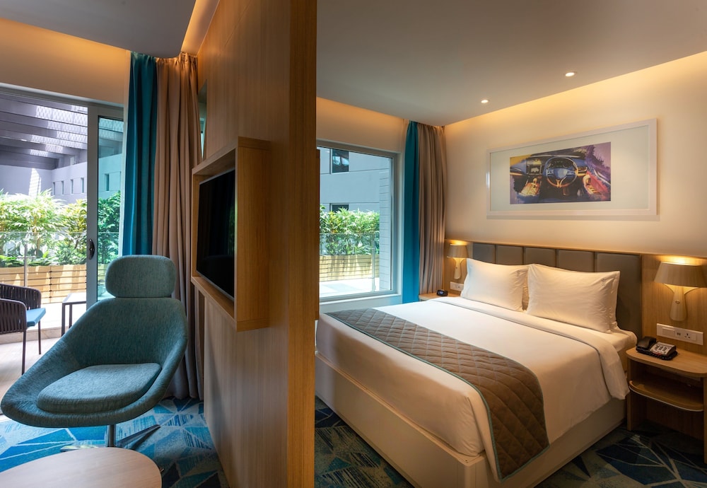 Junior Suite, 1 Queen Bed - Photo 1