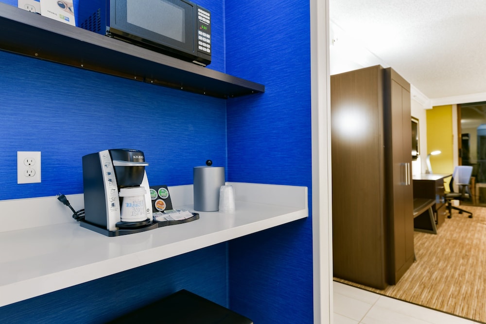 Standard Room, 1 Double Bed, Accessible, Non Smoking (Communications, Mobility) - Photo 4