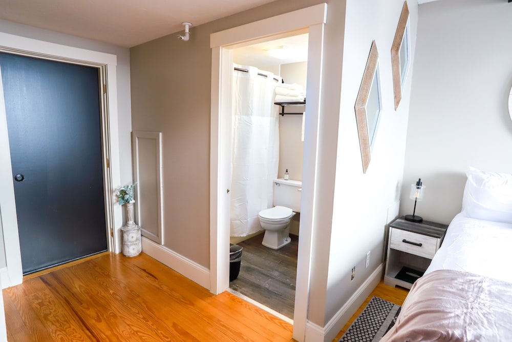 Queen Loft Room photo 2