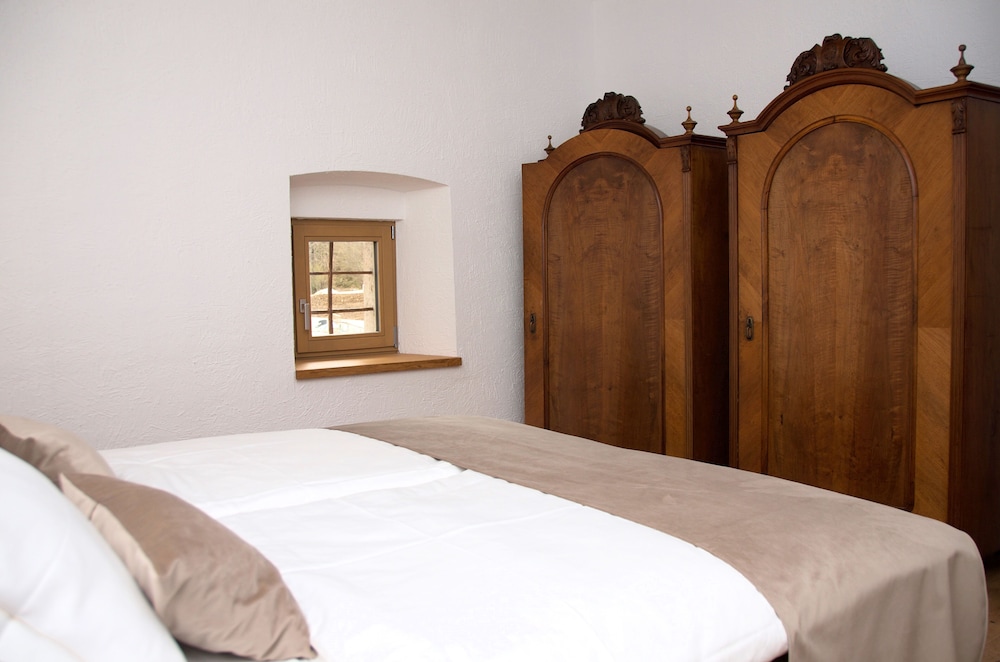 Deluxe Apartment, 2 Bedrooms, Garden View, Garden Area photo 2