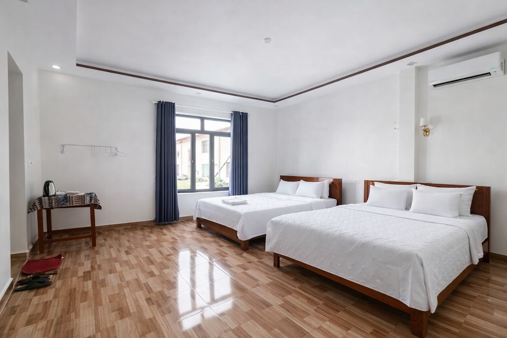 Family Room, City View photo 1