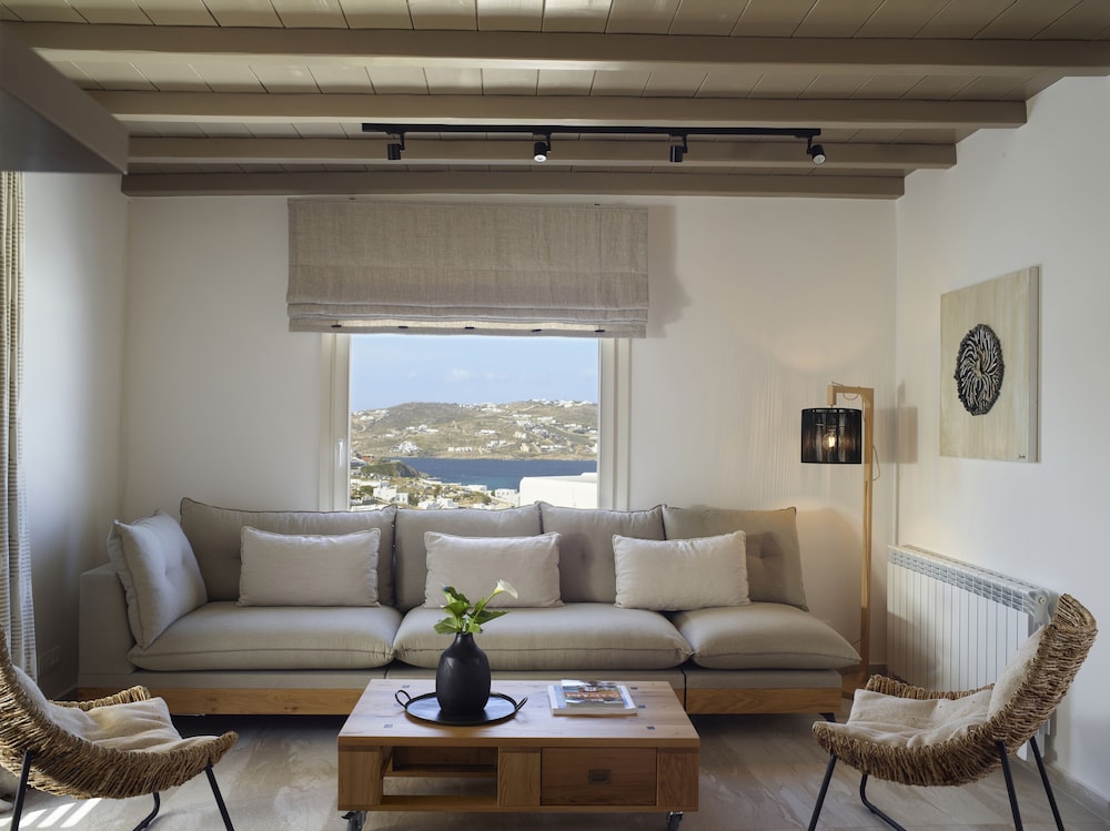 Vencia 3-Bedroom Villa - Photo 2