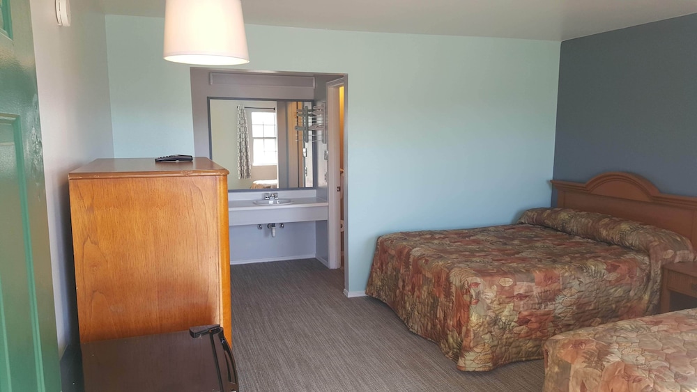 Deluxe Room, 2 Double Beds, Smoking photo 3