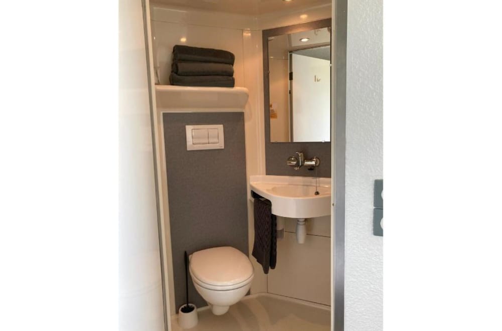 Standard Room, Multiple Beds (1 Double and 1 Single bed) - Photo 4