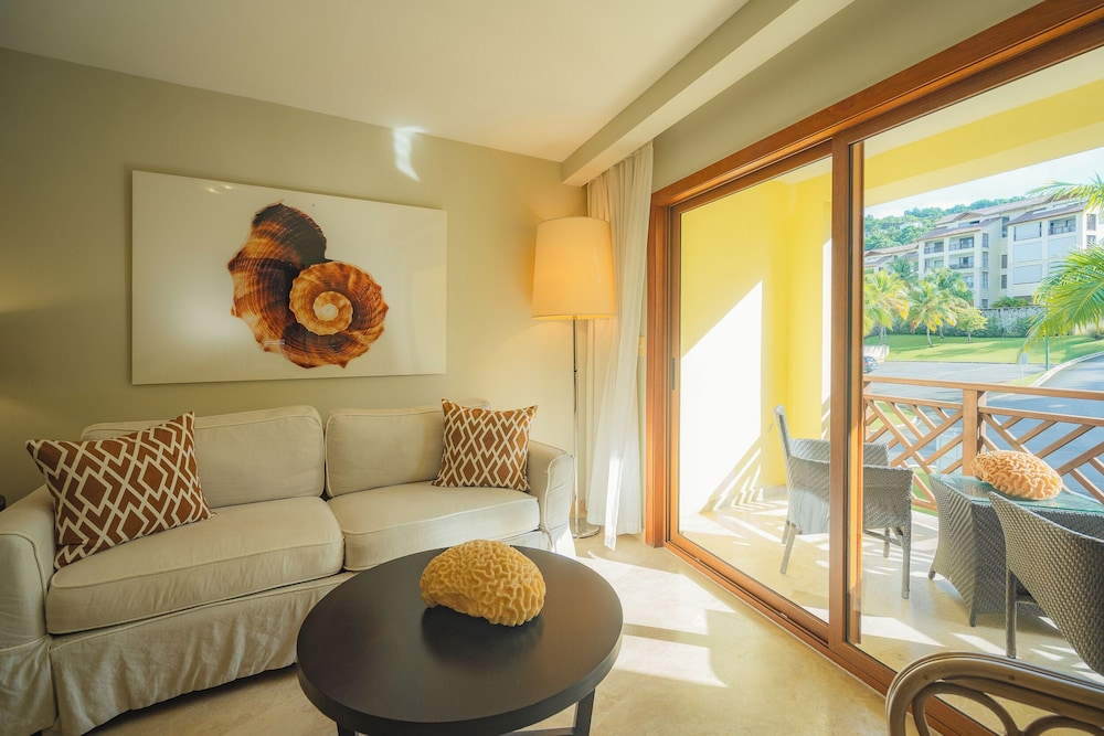 Suite, 1 Bedroom, Mountain View - Photo 3