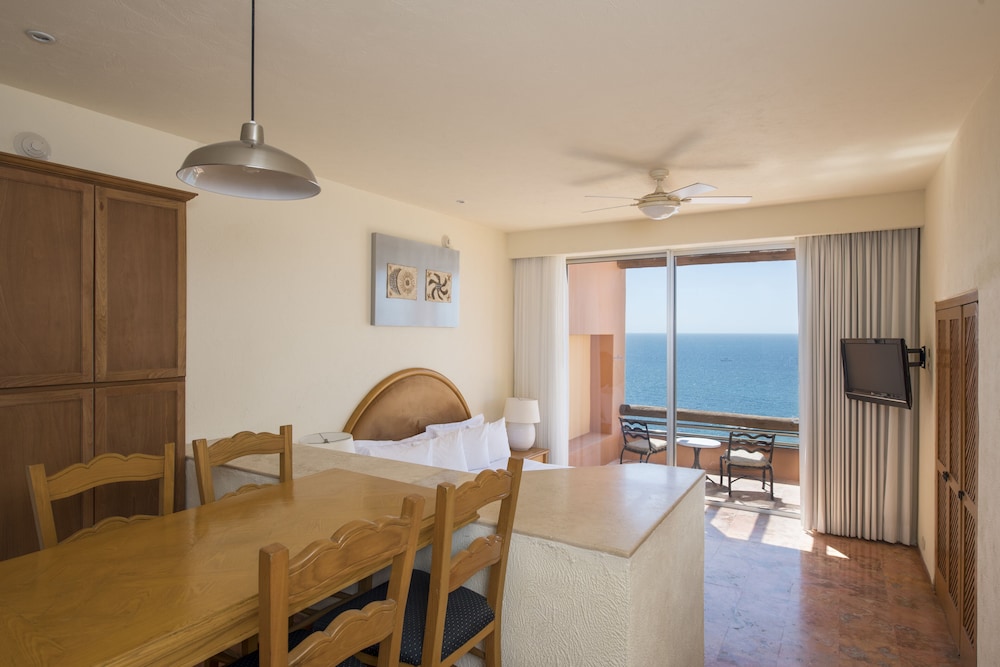 Studio W/kitchenette