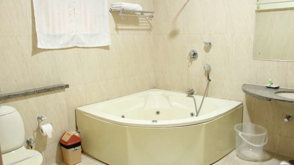 Executive Suite - Photo 4