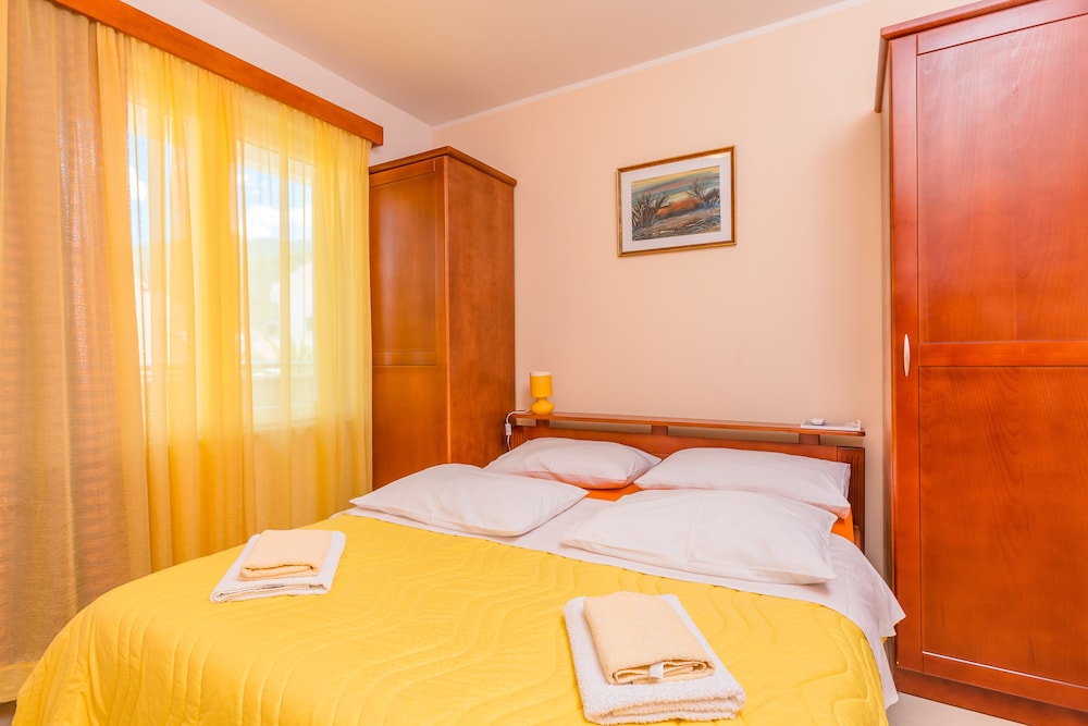 Comfort Apartment, Partial Sea View