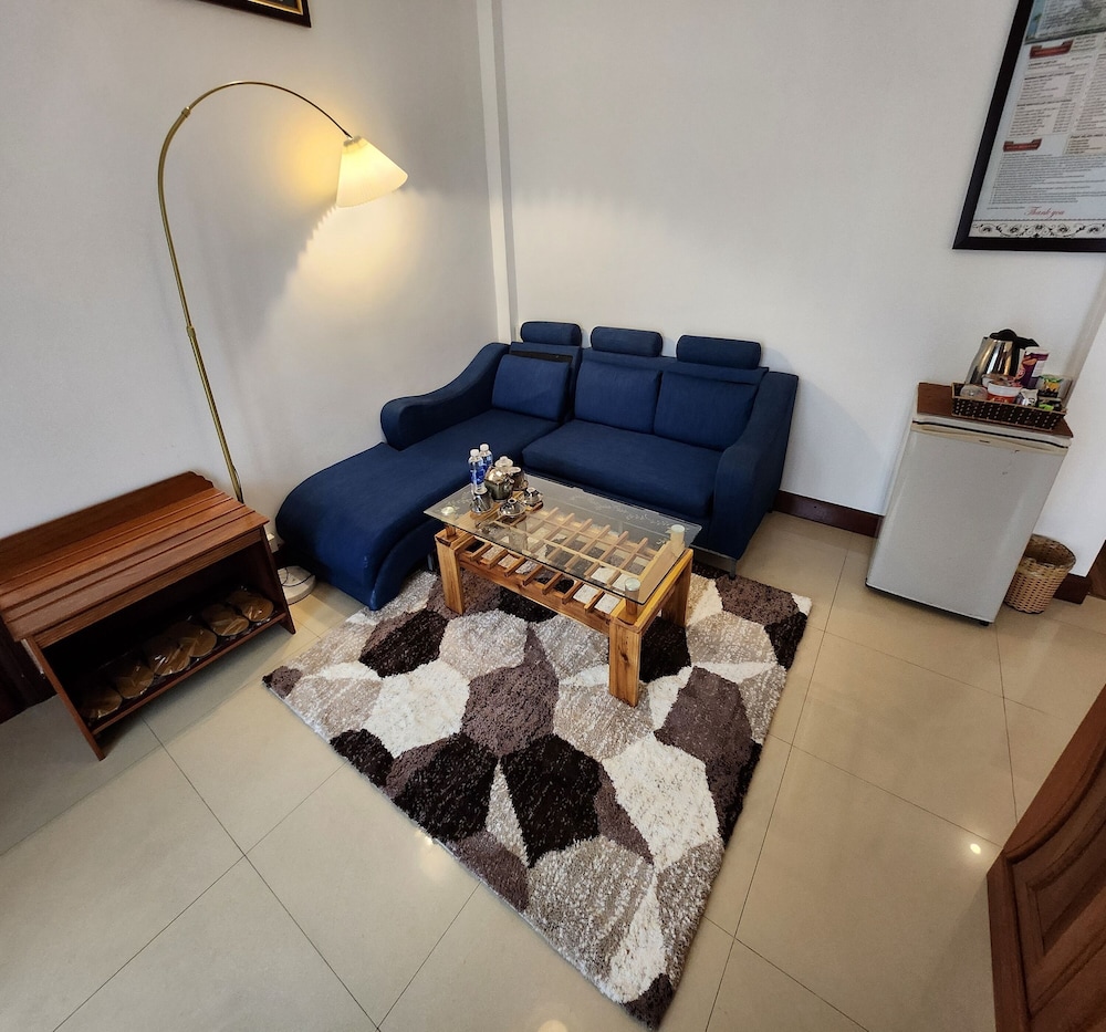 Family Room - Photo 6
