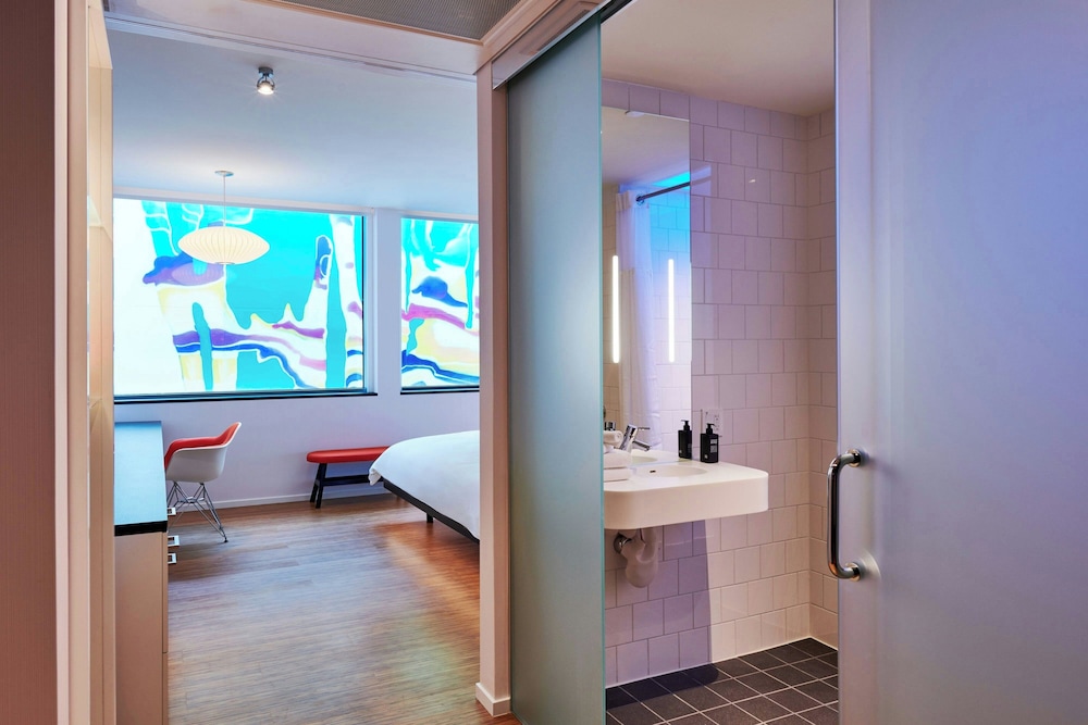 Room, 1 King Bed (Mobility Accessible, Roll-In Shower)
