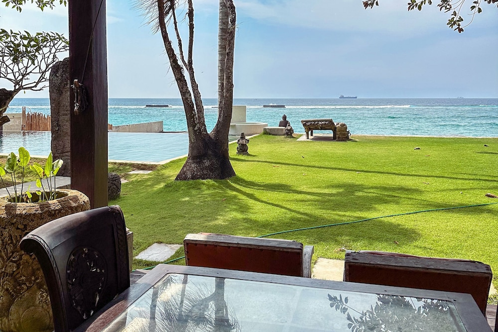 Superior Oceanview Group Stay - 2 Levels, Separate Entrances - Photo 5