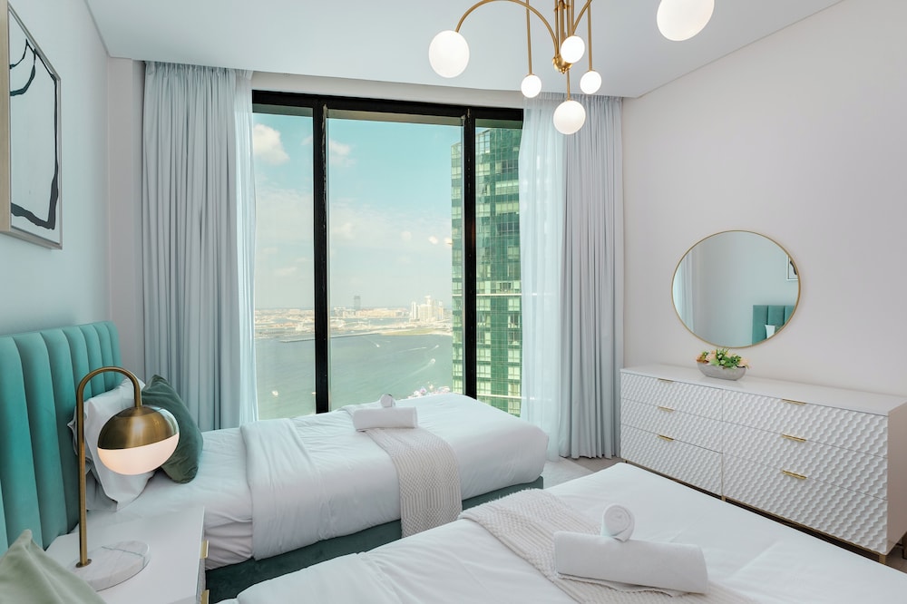 Premier Apartment, 3 Bedrooms, Sea View photo 3