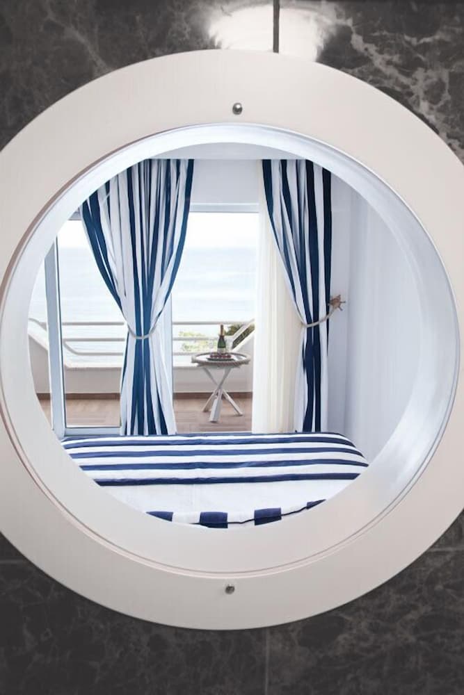 Premium Suite, Jetted Tub photo 3