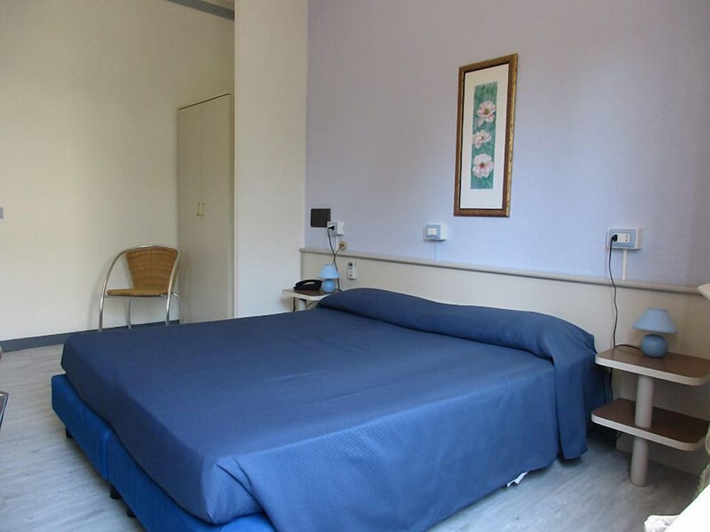 Double or Twin Room photo 3
