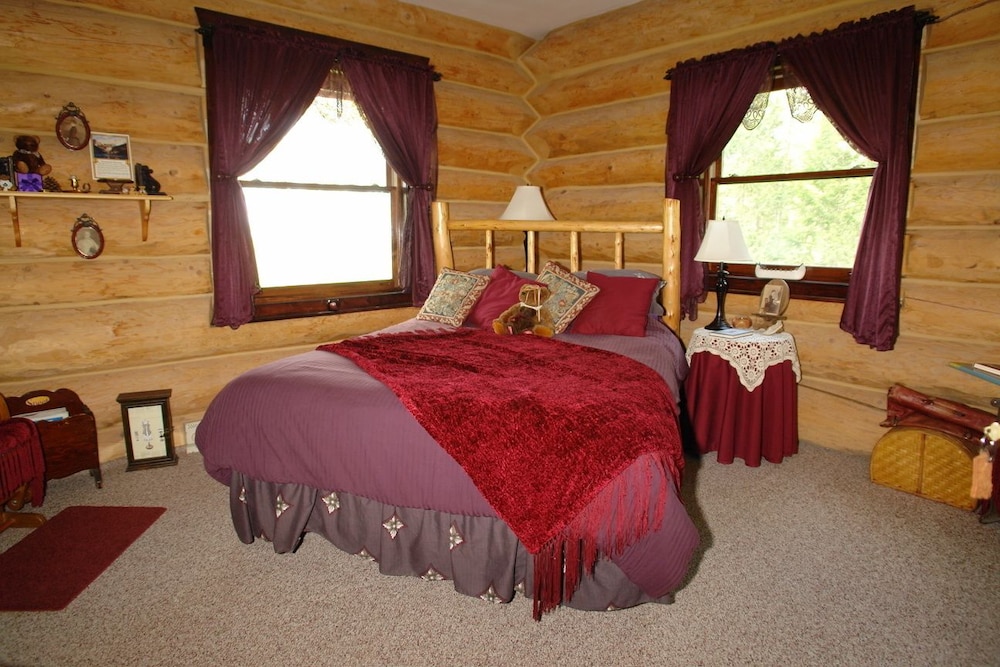 Deluxe Room, 1 Queen Bed, Mountain View photo 1