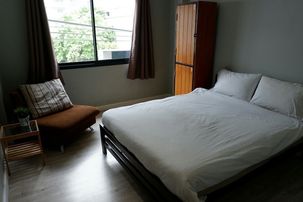 Private Room with Shared Bathroom photo 1