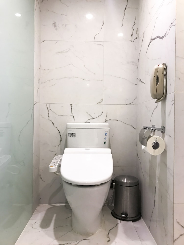 Deluxe King Room - Photo 6