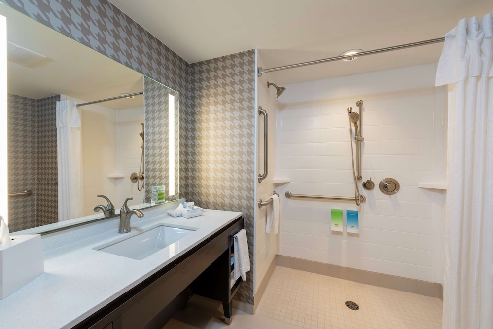 Suite, 1 Bedroom, Accessible, Bathtub - Photo 3