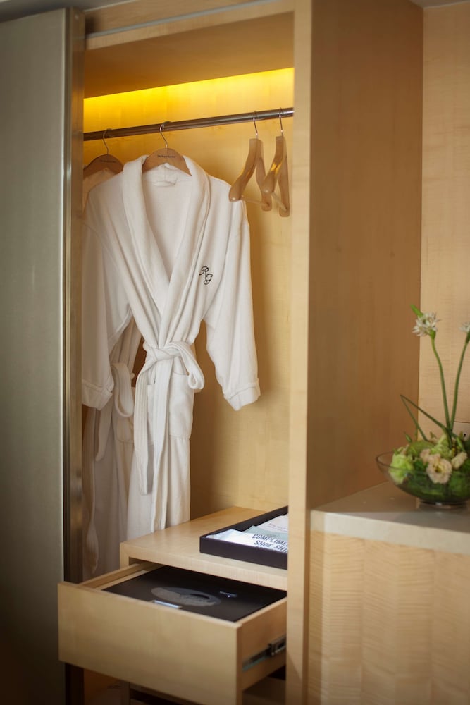Deluxe Room, City View