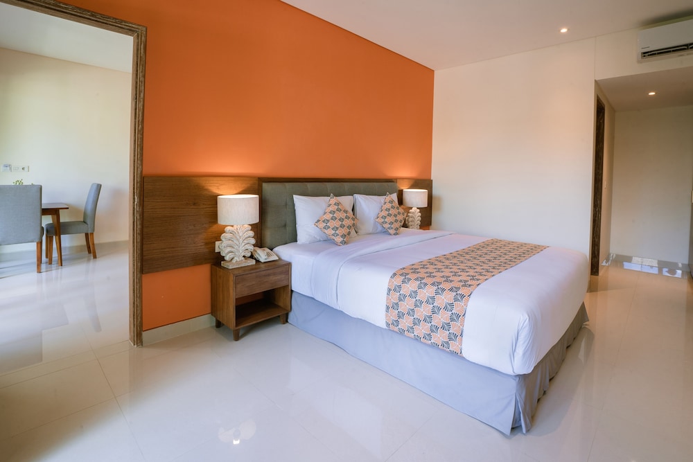 Suite, Pool View - Photo 2