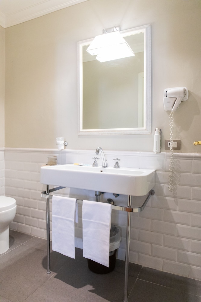 Classic Double Room - Photo 13