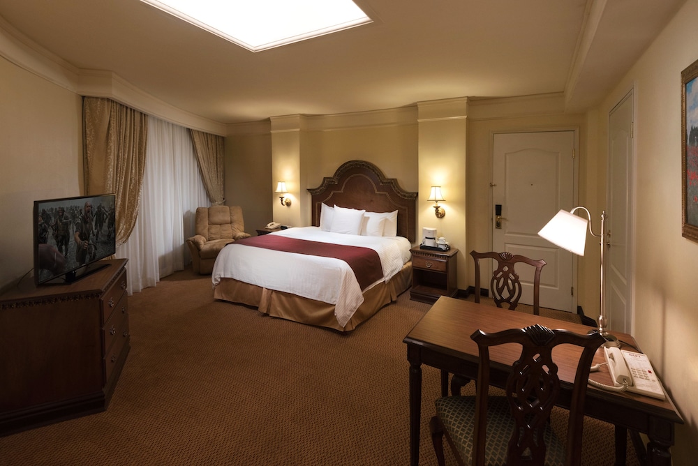 Standard Room, 1 King Bed - Photo 1