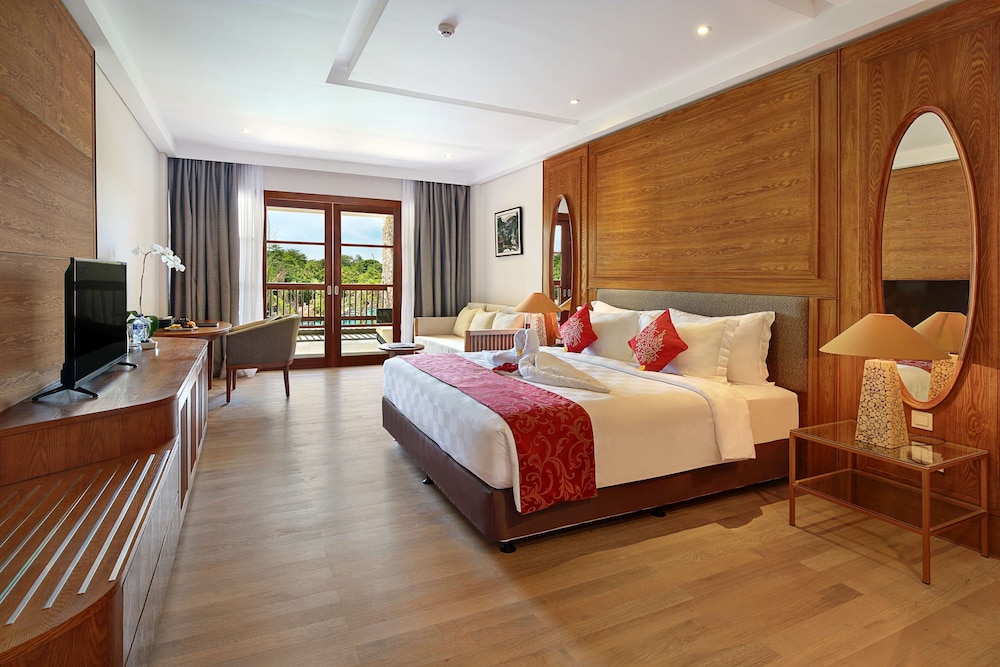 Deluxe Room, 1 King Bed, Bathtub (Balcony) photo 1