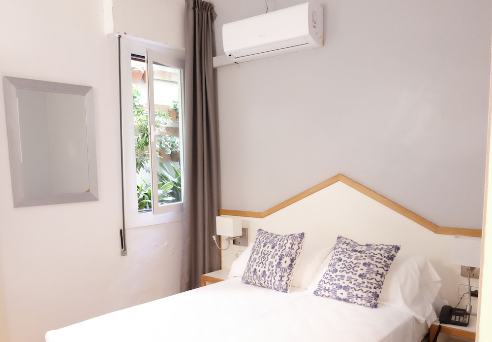 Standard Double Room - Photo 6