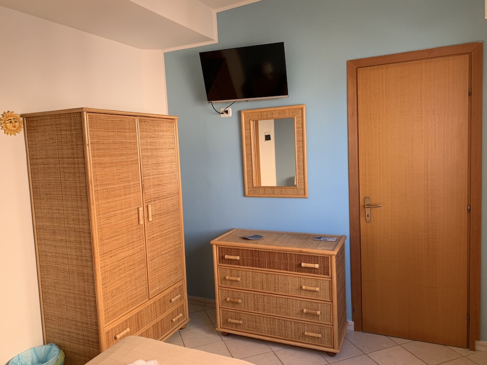 Standard Double Room, Ensuite, Partial Sea View (Stanza 5) photo 2