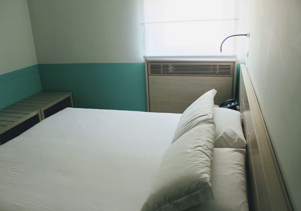 Standard Double or Twin Room photo 2