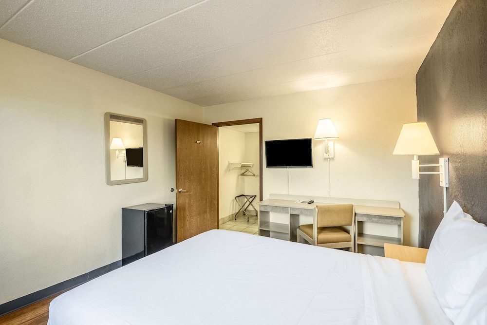 Room, 1 Queen Bed, Accessible, Non Smoking photo 2