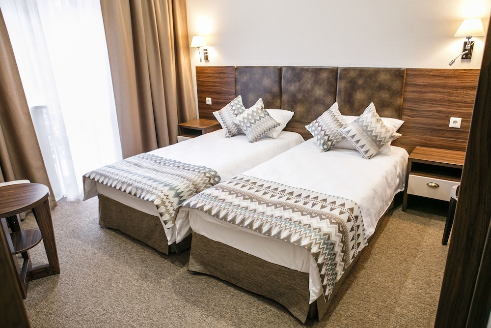 Standard Twin Room (With Bath) photo 3