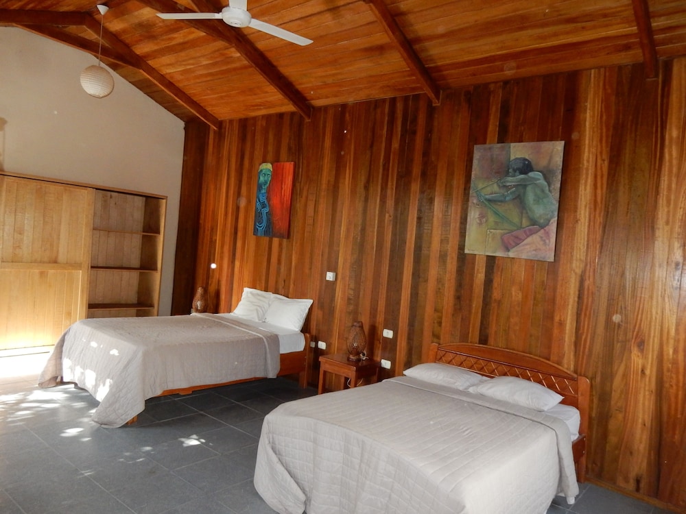 Apartment 2 With 3 Double Beds, Kitchenette