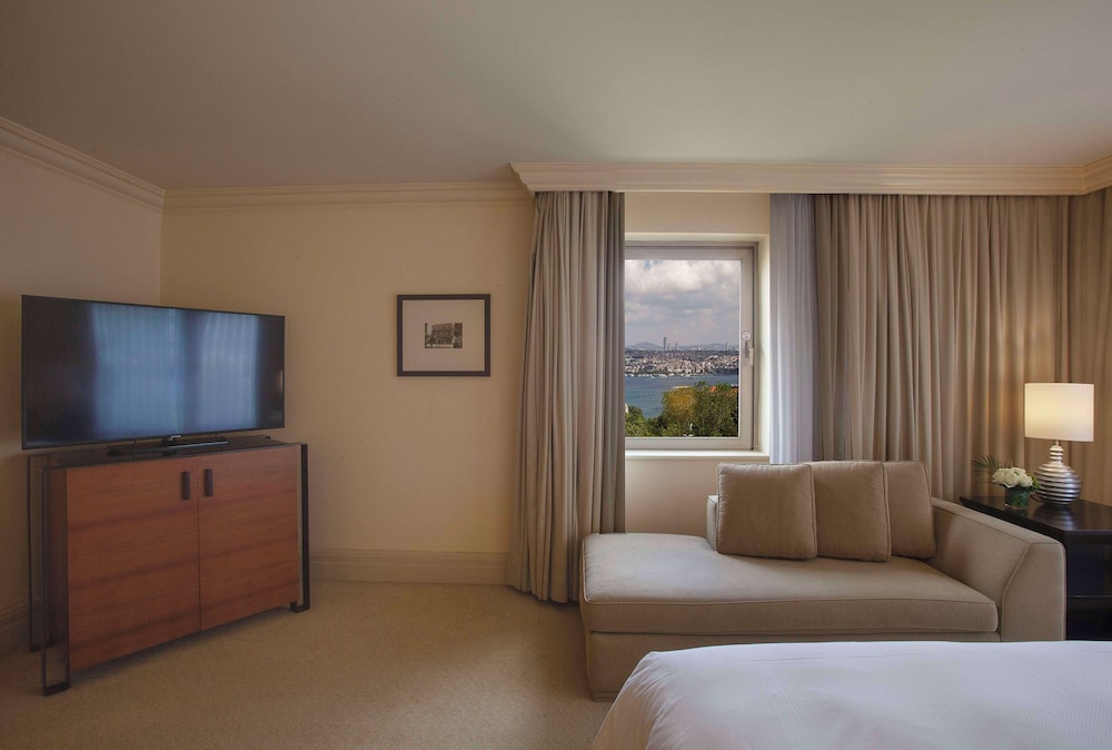 Grand Suite, 1 King Bed (Bosphorus View) thumbnail 5