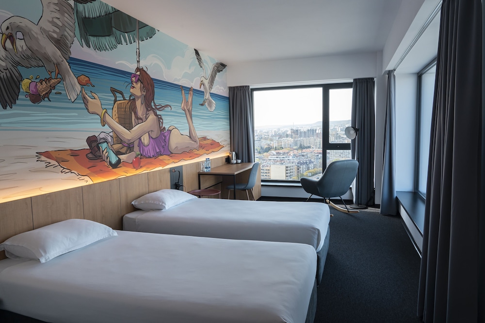 Standard Double or Twin Room, City View - Photo 3
