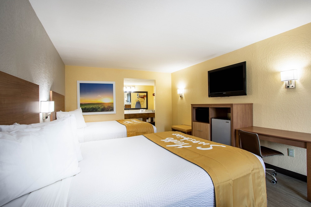 Room, 2 Queen Beds, Non Smoking - Photo 3
