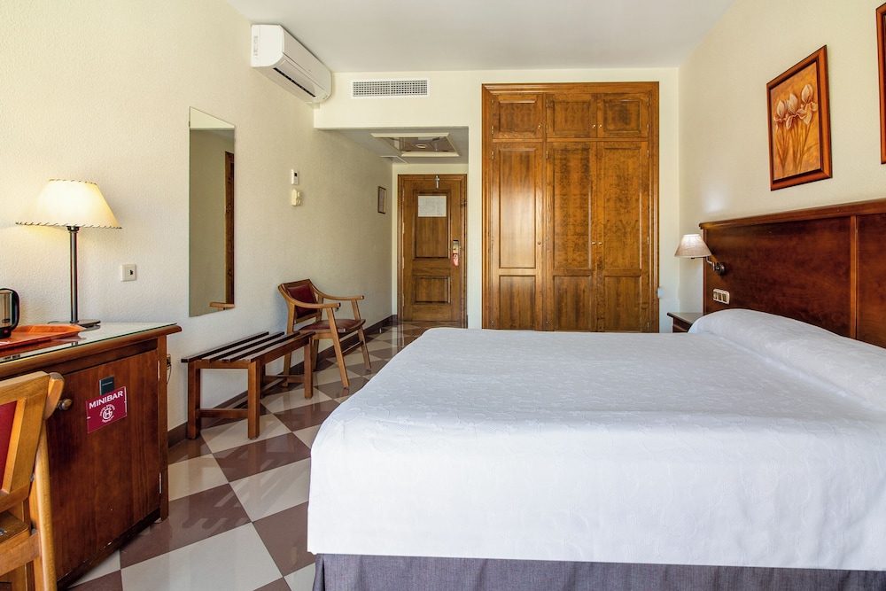 Double Room - Photo 9