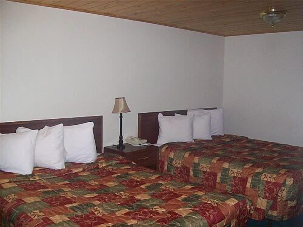 Economy Room, 2 Queen Beds, Private Bathroom