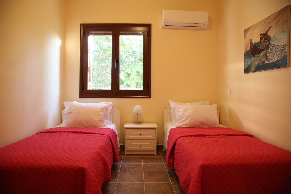 Villa, 3 Bedrooms, Pool Access, Partial Sea View (Elissavet) photo 3
