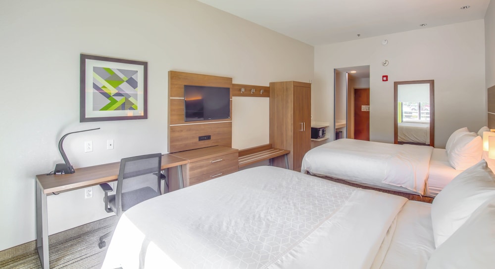 Suite, 2 Queen Beds, Accessible (Mobility, Accessible Tub) photo 1