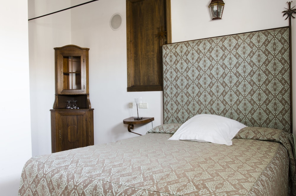 Standard Double Room Single Use photo 3
