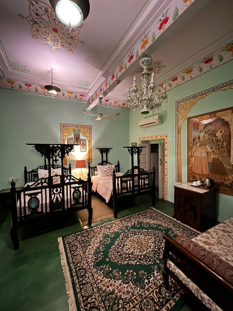 Royal Chamber - Photo 2
